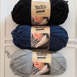 Big Twist Sincerely yarn
Size:6oz each
Color: 1-black,1-navy,1-light gray
